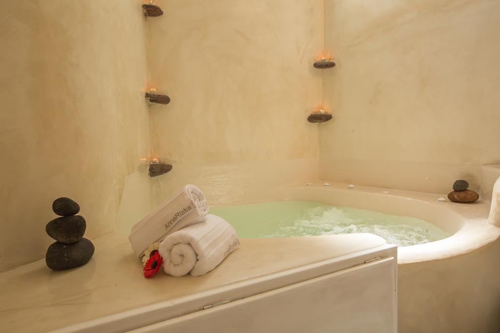 Love Nest With Hot Tub, Hammam & Outdoor Cinema Akrotiri  Exterior photo
